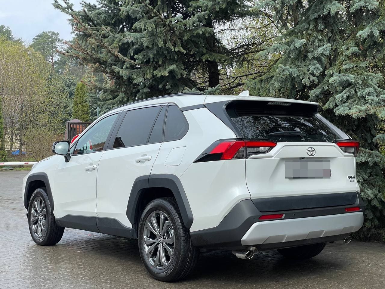 Аренда Toyota RAV4 от 8 000₽ сутки без водителя в Москве