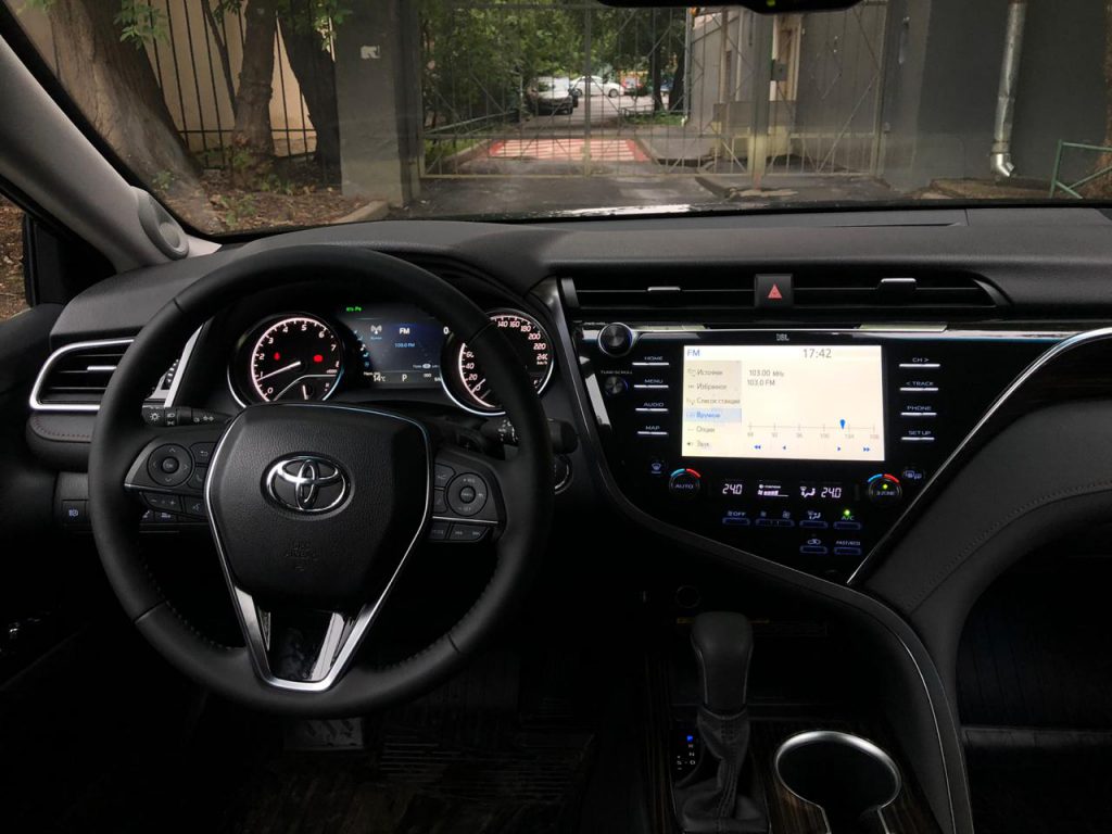 Прокат Toyota Camry без залога
